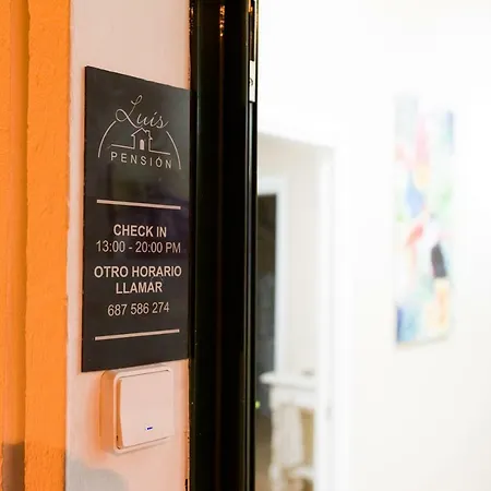 Luis בית הארחה 3*